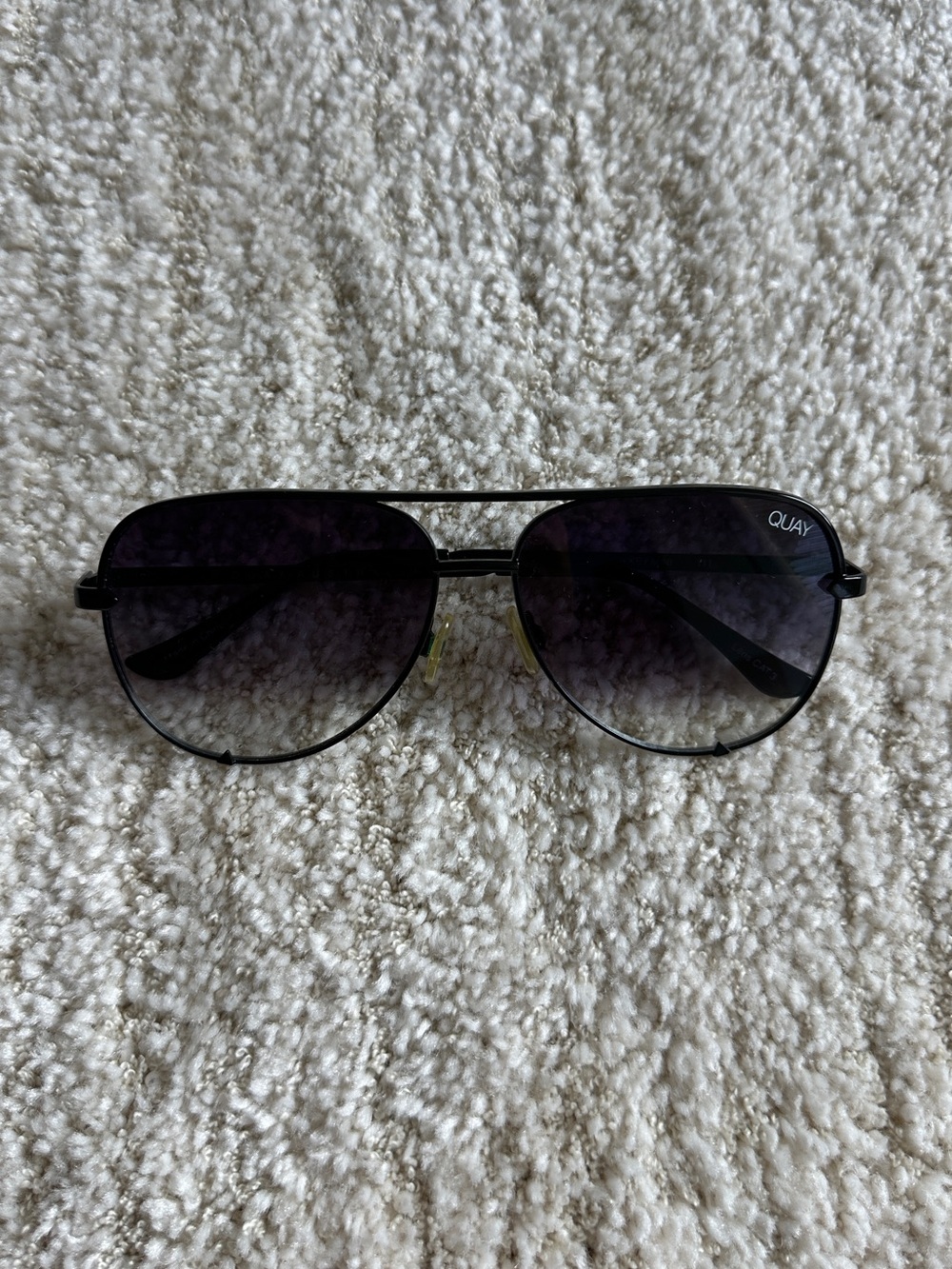 QUAY AUSTRALIA— High Key Mini sunglasses